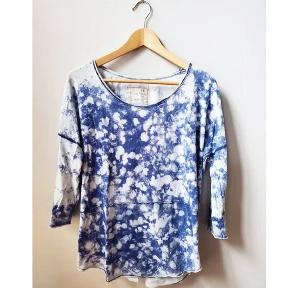 Free People We the Free Indigo Blue White Painterly Cloud Scoop Neck Tee Medium